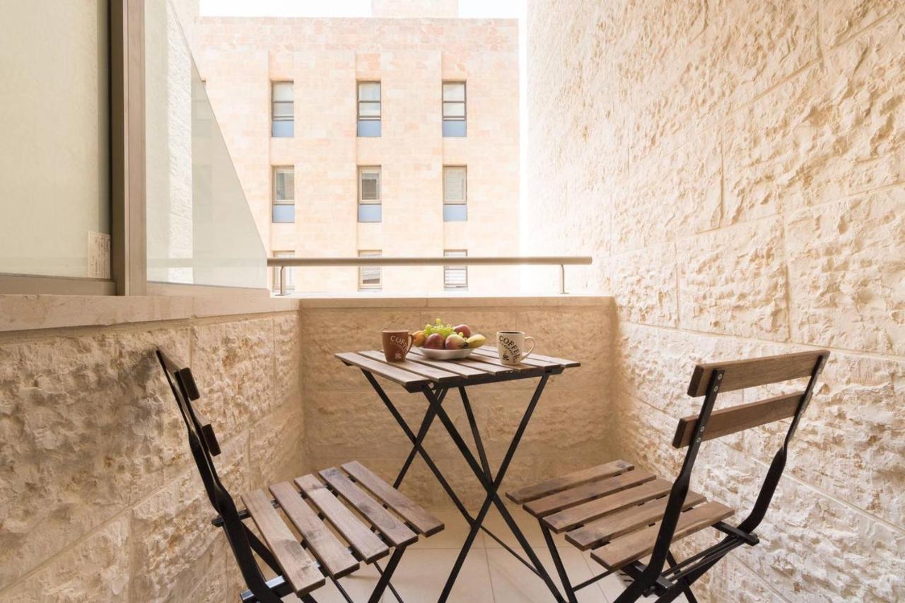 Exclusive Two-Bedroom Apartment With Parking エルサレム エクステリア 写真