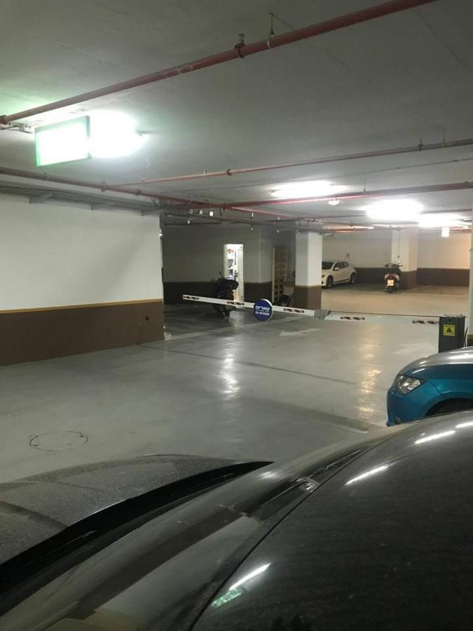 Exclusive Two-Bedroom Apartment With Parking エルサレム エクステリア 写真