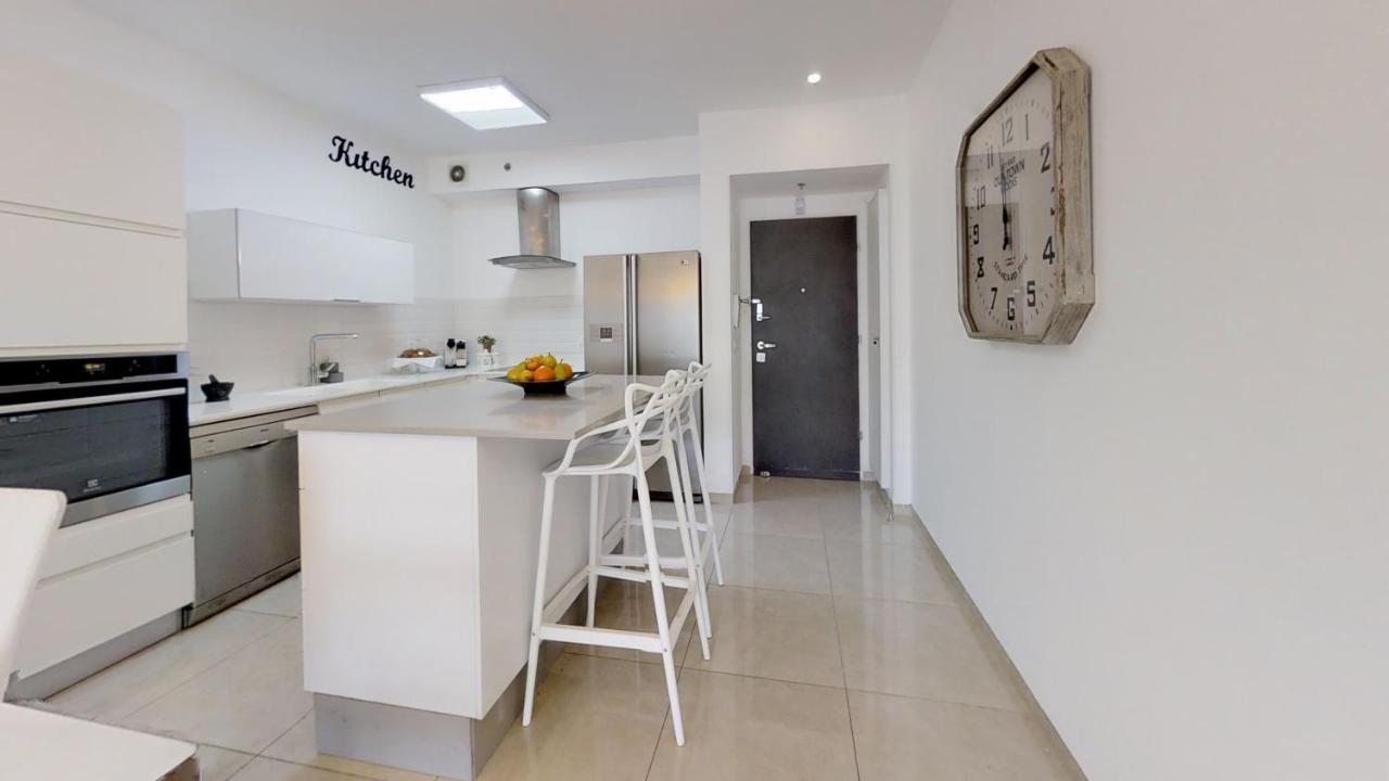 Exclusive Two-Bedroom Apartment With Parking エルサレム エクステリア 写真