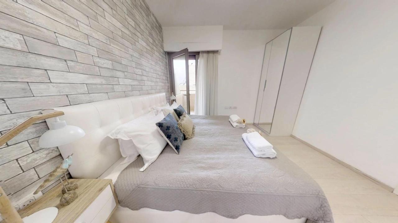 Exclusive Two-Bedroom Apartment With Parking エルサレム エクステリア 写真