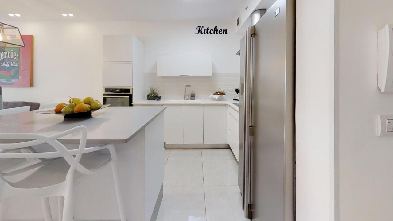 Exclusive Two-Bedroom Apartment With Parking エルサレム エクステリア 写真