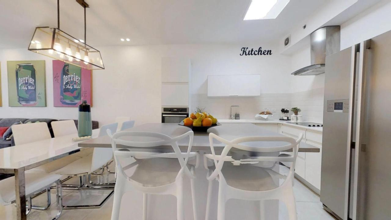 Exclusive Two-Bedroom Apartment With Parking エルサレム エクステリア 写真