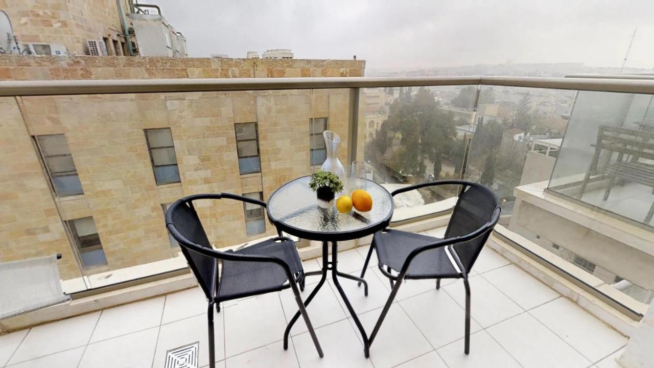 Exclusive Two-Bedroom Apartment With Parking エルサレム エクステリア 写真