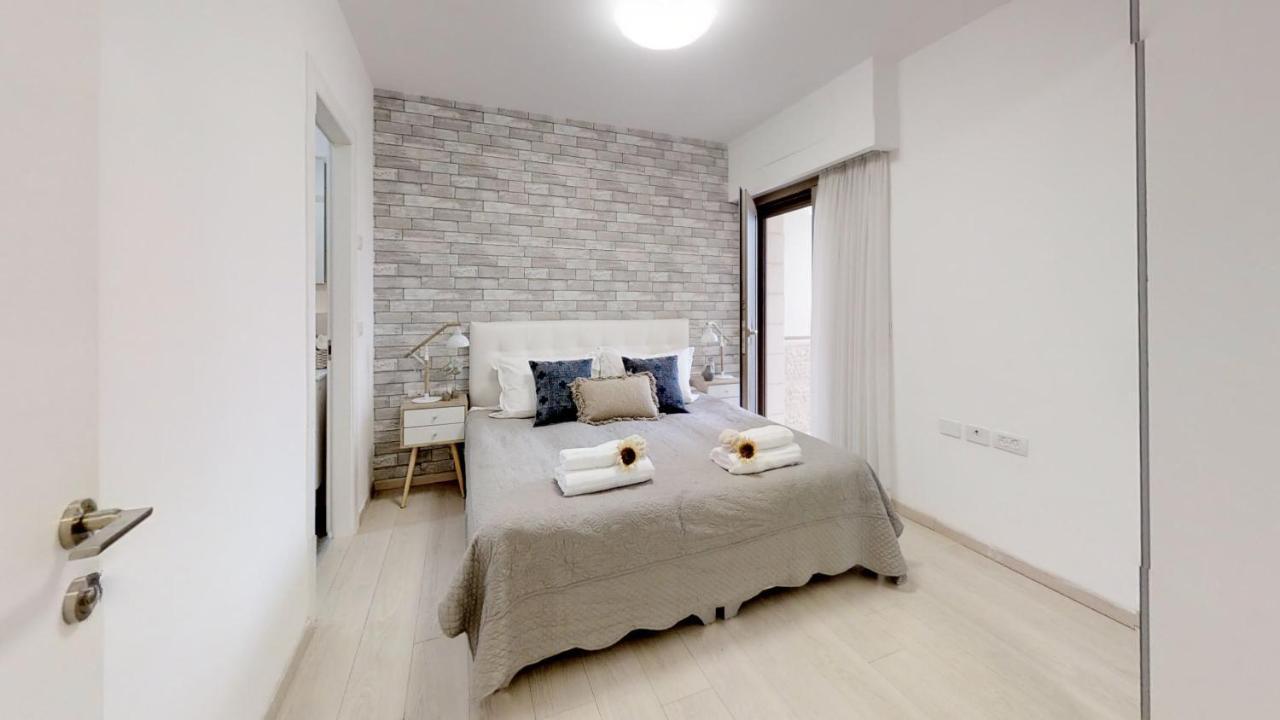 Exclusive Two-Bedroom Apartment With Parking エルサレム エクステリア 写真
