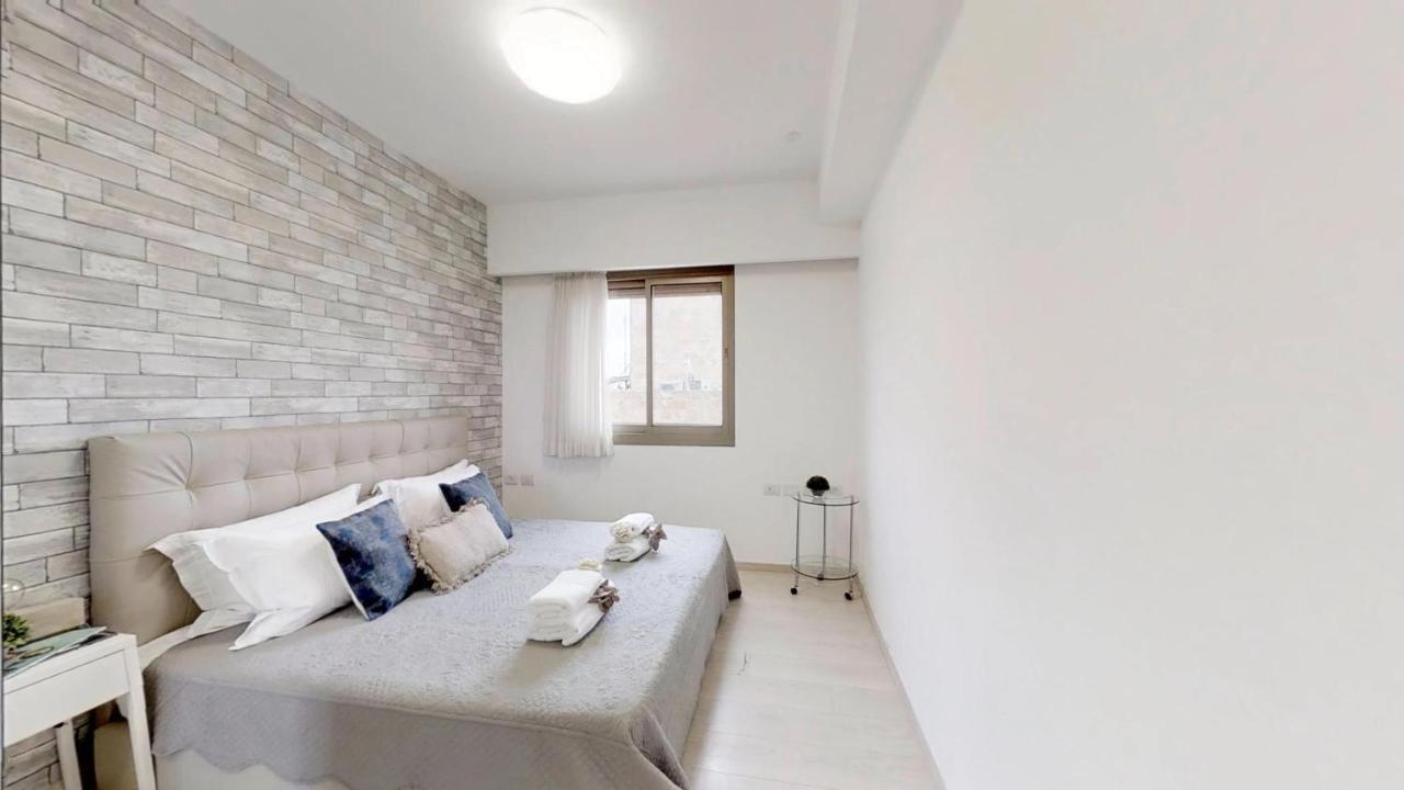 Exclusive Two-Bedroom Apartment With Parking エルサレム エクステリア 写真