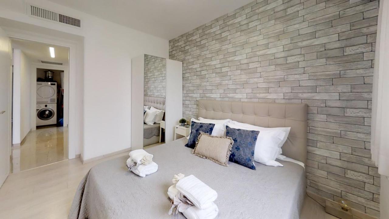 Exclusive Two-Bedroom Apartment With Parking エルサレム エクステリア 写真